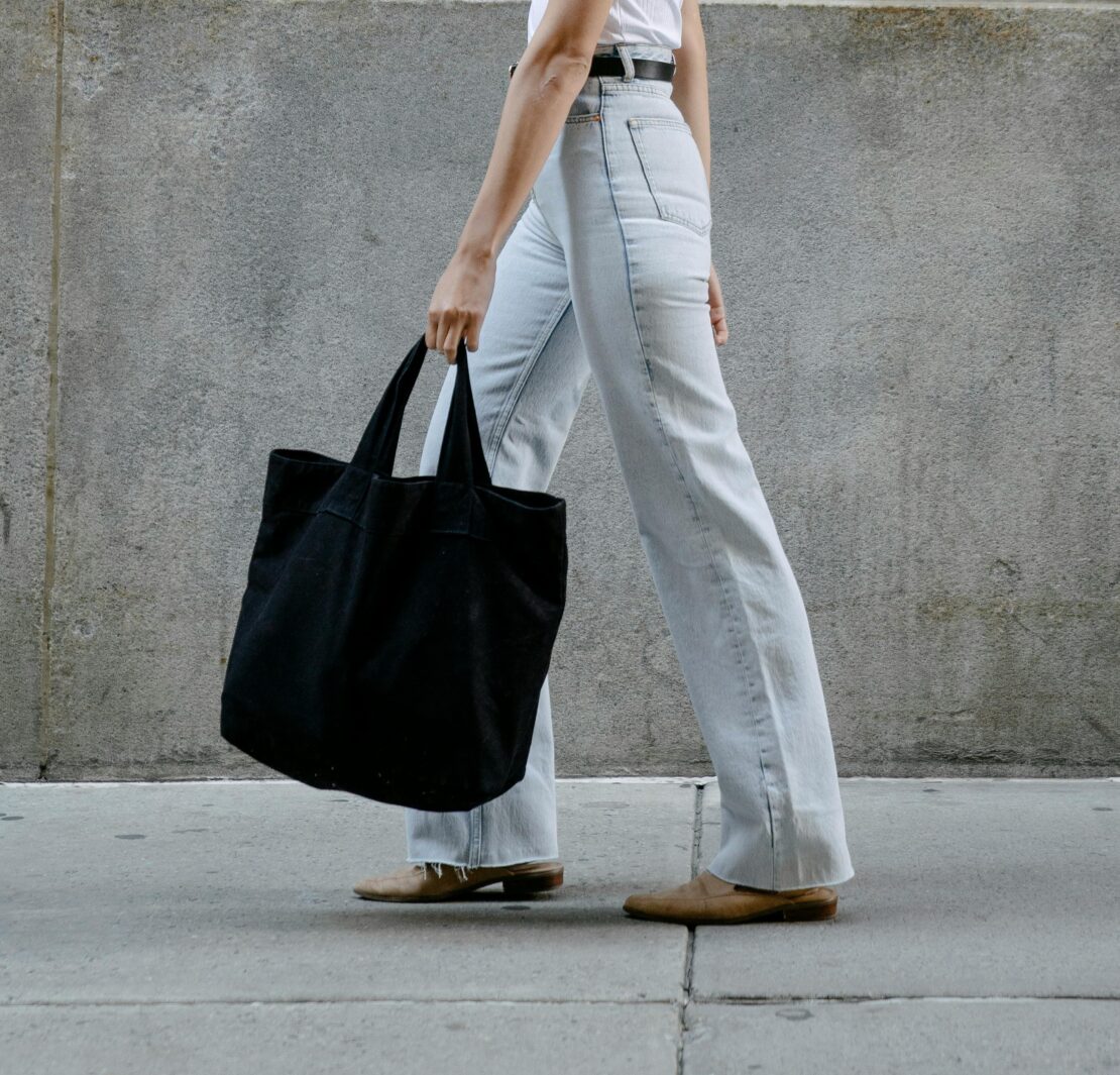 Difference Between a Handbag and a Tote Bag