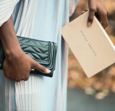 What is a Clutch Bag and When to Wear It?